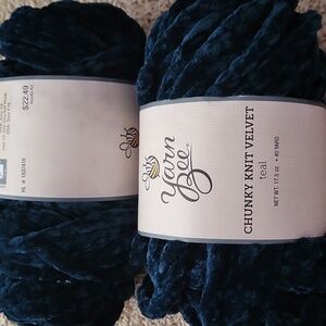 2 Skeins Yarn Bee Chunky Knit Velvet Jumbo Yarn #6 Teal Green 40 yd